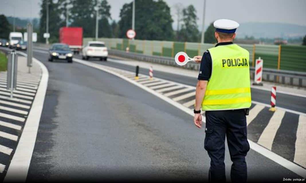 Awanse policjantów z okazji Narodowego Święta Niepodległości w Limanowej